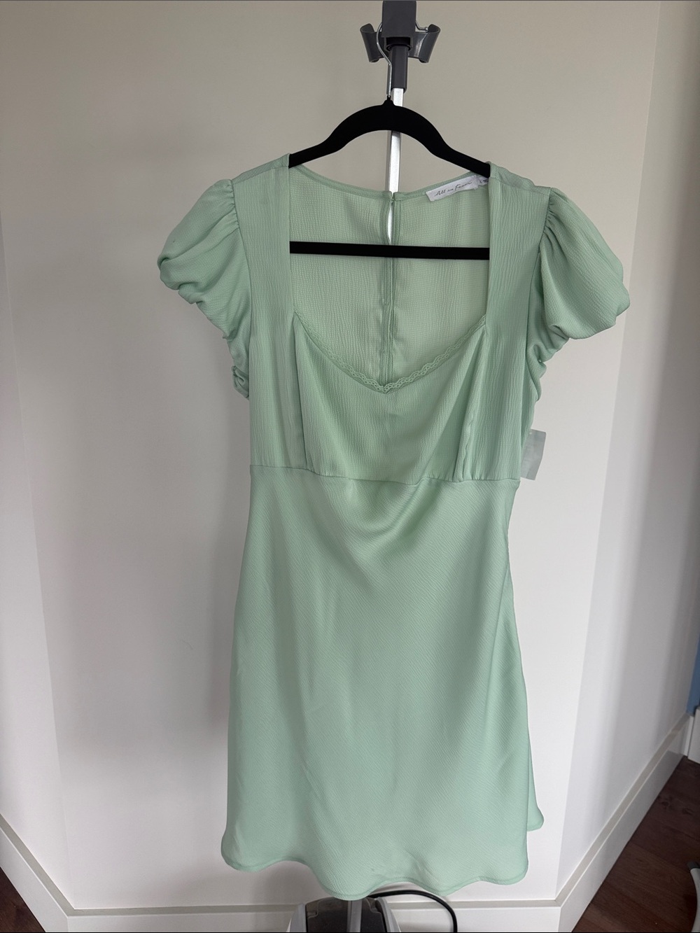 L- NWT All in Favor Soft Green  Puff Sleeve Square Neck Mini Dress w/open back